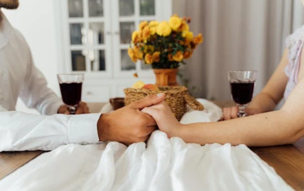 爱情中的跪舔是什么意思，如何避免跪舔-第1张图片