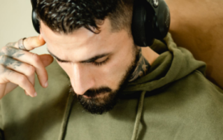 男生哪些瞬间让女生心动（这5个能瞬间打动女生的心）