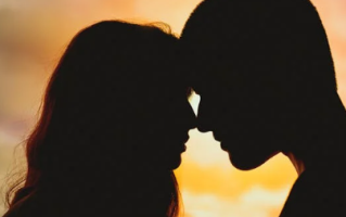 夜店，一定要加最渣的女生