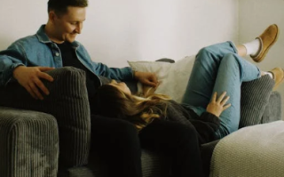 女朋友生气了想打你怎么哄