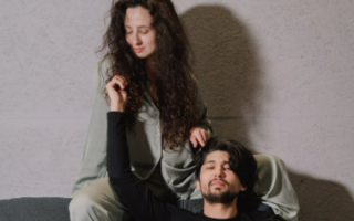 和女生第一次约会送什么花？和女孩子约会要送花吗