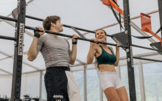 引体向上怎么练（引体向上一个也做不起来怎么办）