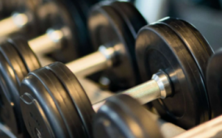 健身只用哑铃够吗 (看情况)