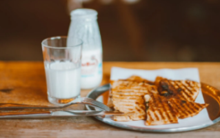 健身要喝牛奶吗 健身什么时候喝牛奶效果最佳