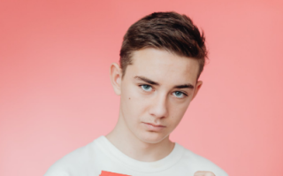 男生头发总是炸起来怎么办 解决头发翘起来的办法