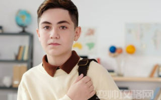 男生变帅的几个动作（坚持做3个月保证变帅）