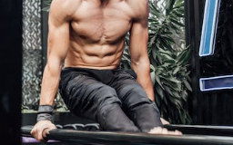 腹肌一般多长时间能练出来（如何在家里快速练出腹肌）