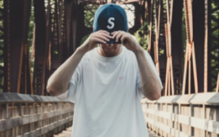 衣服领口发黄怎么清洗（亲测有效的2大方法）