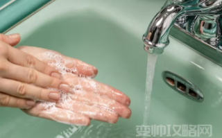 男生用洗面奶可以变帅吗 （男生用洗面奶一天洗几次最好）