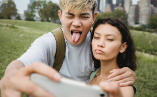 怎么自拍好看男生（做好这5点不好看你来找我）