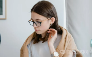 大学生宿舍床多大尺寸（寝室床帘以及床垫该怎么选比较好）