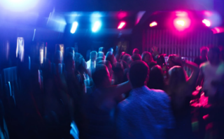 潮牌衣服在哪买（6大正规靠谱的渠道）