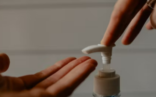 男生用洗面奶洗脸好吗 （男生用清水毛巾洗脸好还是用洗面奶好）