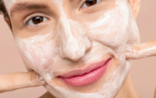 长痘如何正确洗脸（洗脸方式不对也会导致长痘）