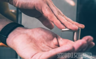 男生用洗面奶洗脸后干燥起皮 （3大方法教你彻底解决）