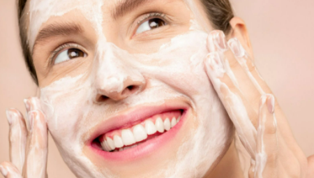 为什么我用了洗面奶感觉脸还是很油 你很可能用错了-第1张图片 为什么我用了洗面奶感觉脸还是很油 你很可能用错了-第1张图片