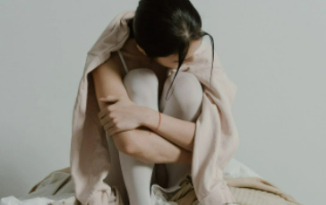 穿搭什么颜色配什么颜色 颜色怎么搭配最好看(男女适用)-第1张图片 穿搭什么颜色配什么颜色 颜色怎么搭配最好看(男女适用)-第1张图片