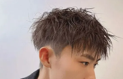 锡纸烫发型图片男生 锡纸烫能保持多久 这样的发型多少钱-第1张图片 锡纸烫发型图片男生 锡纸烫能保持多久 这样的发型多少钱-第1张图片