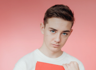 发泥的正确使用方法 发泥和定型喷雾哪个先用-第1张图片 发泥的正确使用方法 发泥和定型喷雾哪个先用-第1张图片