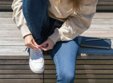 白色鞋子变黄了怎么洗白小妙招(不建议用醋)-第1张图片 白色鞋子变黄了怎么洗白小妙招(不建议用醋)-第1张图片