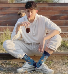 袜子颜色搭配法则(4个万能公式不要错过)-第4张图片 袜子颜色搭配法则(4个万能公式不要错过)-第4张图片