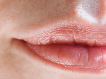 男生用润唇膏奇怪吗 娘吗-第1张图片 男生用润唇膏奇怪吗 娘吗-第1张图片