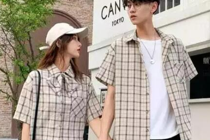 情侣装怎么搭配 (情侣穿搭一定要一样吗)-第2张图片 情侣装怎么搭配 (情侣穿搭一定要一样吗)-第2张图片