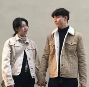 情侣装怎么搭配 (情侣穿搭一定要一样吗)-第3张图片 情侣装怎么搭配 (情侣穿搭一定要一样吗)-第3张图片