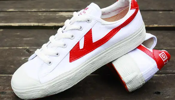 男生鞋子推荐(男生必备的几款鞋子)-第3张图片 男生鞋子推荐(男生必备的几款鞋子)-第3张图片