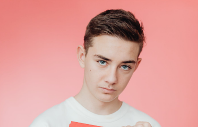 男生头发总是炸起来怎么办 解决头发翘起来的办法-第1张图片 男生头发总是炸起来怎么办 解决头发翘起来的办法-第1张图片