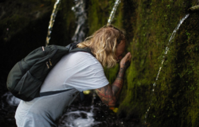 洗脸用热水好还是冷水好(根据你的皮肤状况来)-第1张图片 洗脸用热水好还是冷水好(根据你的皮肤状况来)-第1张图片