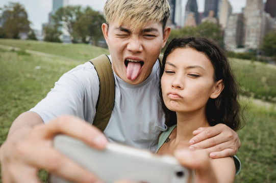 怎么自拍好看男生(做好这5点不好看你来找我)-第1张图片 怎么自拍好看男生(做好这5点不好看你来找我)-第1张图片