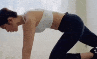 hiit训练10个经典动作(附:教学动图以及HIIT详细注意事项)-第5张图片 hiit训练10个经典动作(附:教学动图以及HIIT详细注意事项)-第5张图片