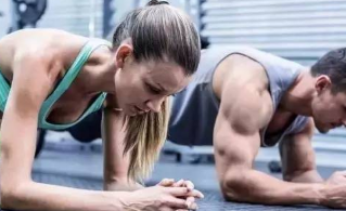 hiit训练10个经典动作(附:教学动图以及HIIT详细注意事项)-第11张图片 hiit训练10个经典动作(附:教学动图以及HIIT详细注意事项)-第11张图片