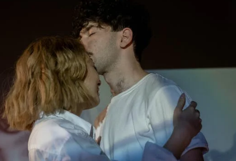 撩女生撩到脸红的话(150个情话大全一问一答)-第1张图片 撩女生撩到脸红的话(150个情话大全一问一答)-第1张图片