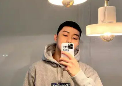 男学生剪什么发型好看(简单又好看还不用打理)-第1张图片 男学生剪什么发型好看(简单又好看还不用打理)-第1张图片