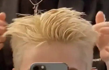 过年男生染什么颜色的头发(过年头发染什么颜色好看)-第2张图片 过年男生染什么颜色的头发(过年头发染什么颜色好看)-第2张图片