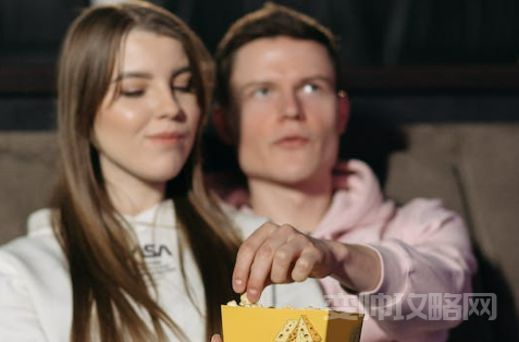 女朋友喜欢追剧送什么好(爱看剧的人喜欢什么礼物)-第1张图片 女朋友喜欢追剧送什么好(爱看剧的人喜欢什么礼物)-第1张图片