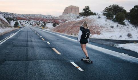 女朋友喜欢滑板该送什么(送喜欢滑板的女生什么东西好)-第1张图片 女朋友喜欢滑板该送什么(送喜欢滑板的女生什么东西好)-第1张图片