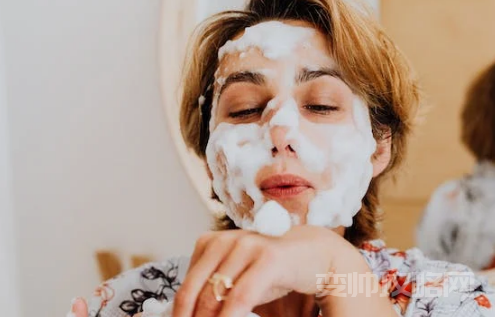 春天护肤要注意什么(春天护肤需要用霜吗)-第1张图片 春天护肤要注意什么(春天护肤需要用霜吗)-第1张图片