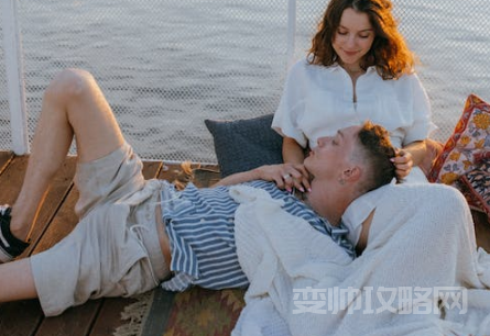 情侣玩的肢体接触游戏(情侣两个人玩的互动游戏有哪些)-第1张图片 情侣玩的肢体接触游戏(情侣两个人玩的互动游戏有哪些)-第1张图片