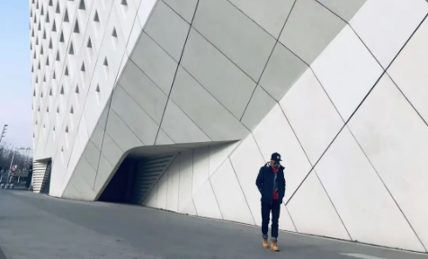 男生拍照姿势怎么摆(5大方法拍出自然好看的大片)-第2张图片 男生拍照姿势怎么摆(5大方法拍出自然好看的大片)-第2张图片