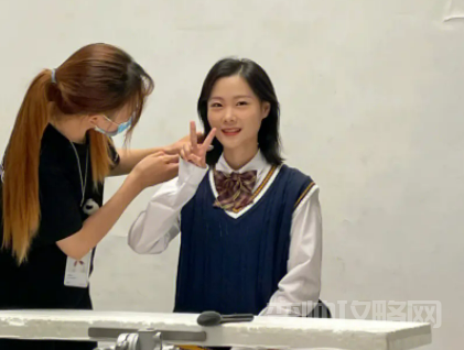 证件照怎么照才好看(身份证照片怎么拍好看一点)-第1张图片 证件照怎么照才好看(身份证照片怎么拍好看一点)-第1张图片