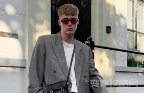 男生暑假怎么变白(有用的3大方法)-第1张图片 男生暑假怎么变白(有用的3大方法)-第1张图片