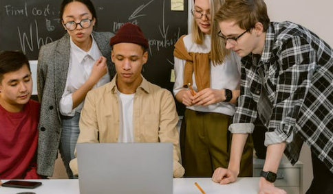 大学生如何创业(00后怎么赚钱白手起家)-第1张图片-小彬个人笔记 大学生如何创业(00后怎么赚钱白手起家)-第1张图片-小彬个人笔记