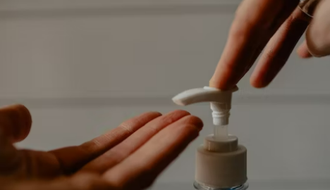 男生用洗面奶洗脸好吗 (男生用清水毛巾洗脸好还是用洗面奶好)-第1张图片 男生用洗面奶洗脸好吗 (男生用清水毛巾洗脸好还是用洗面奶好)-第1张图片