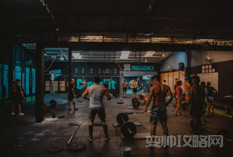 在健身房怎么搭讪女生聊天 (不唐突的搭讪方法)-第1张图片 在健身房怎么搭讪女生聊天 (不唐突的搭讪方法)-第1张图片