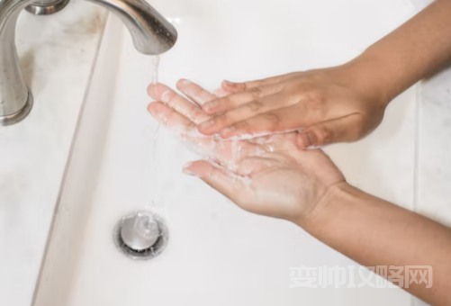 洗面奶早晚用还是一天一次 (早晨清水洗脸还是洗面奶洗好)-第1张图片 洗面奶早晚用还是一天一次 (早晨清水洗脸还是洗面奶洗好)-第1张图片