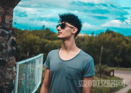 男生怎么才算帅 (颜值高的几个特征)-第1张图片 男生怎么才算帅 (颜值高的几个特征)-第1张图片