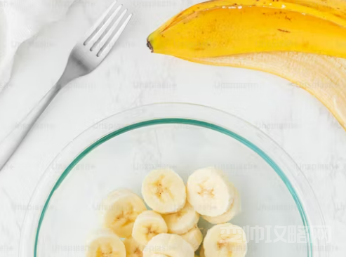 香蕉对于健身的作用好处 运动锻炼吃香蕉真的有帮助吗-第1张图片 香蕉对于健身的作用好处 运动锻炼吃香蕉真的有帮助吗-第1张图片